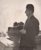 1951-1952. Էդուարդ Իսաբեկյանը Ստալինի դիրքով` նկարի համար